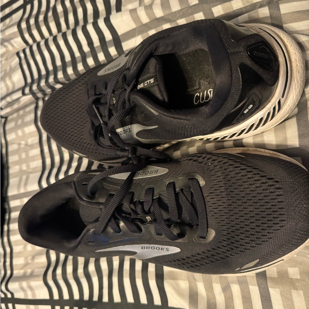 Brooks Men's Black and Gray Athletic Shoes, great condition! - Picture 11 of 11